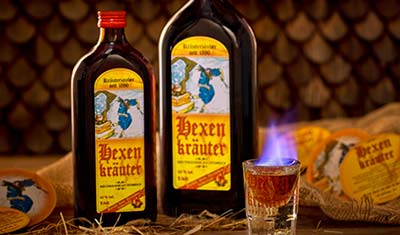 Prinz Hexenkräuter in der 0,5- und 1-Liter-Flasche: Brennt im Hexenkräuterglas