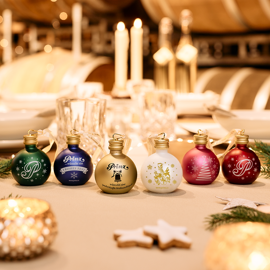 Prinz Christbaumkugeln gefüllt mit Schnaps oder Likör Prinz Christbaumkugeln gefüllt mit Schnaps oder Likör